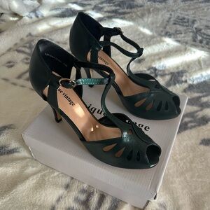 Unique Vintage Emerald T-Strap Peep-Toe Heels